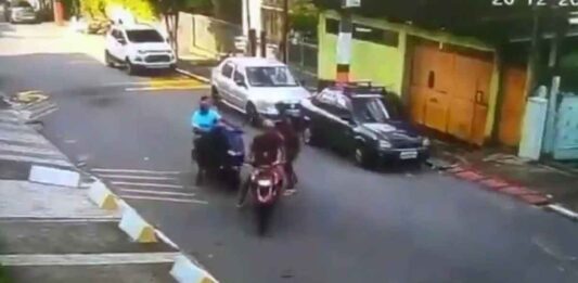 Policías frustran un robo cuando los ladrones robaban a una pareja