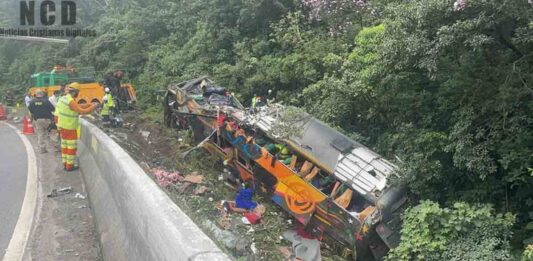 Hombre glorifica a Dios después de sobrevivir milagrosamente a un accidente de autobus