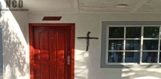 Pintan cruces negras las casas de los cristianos que esperaron la venida de Cristo